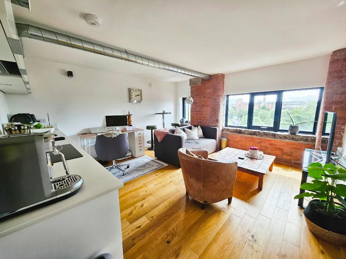 1 bed flat to rent — Elisabeth Gardens, Stockport, Cheshire, SK5 6FX