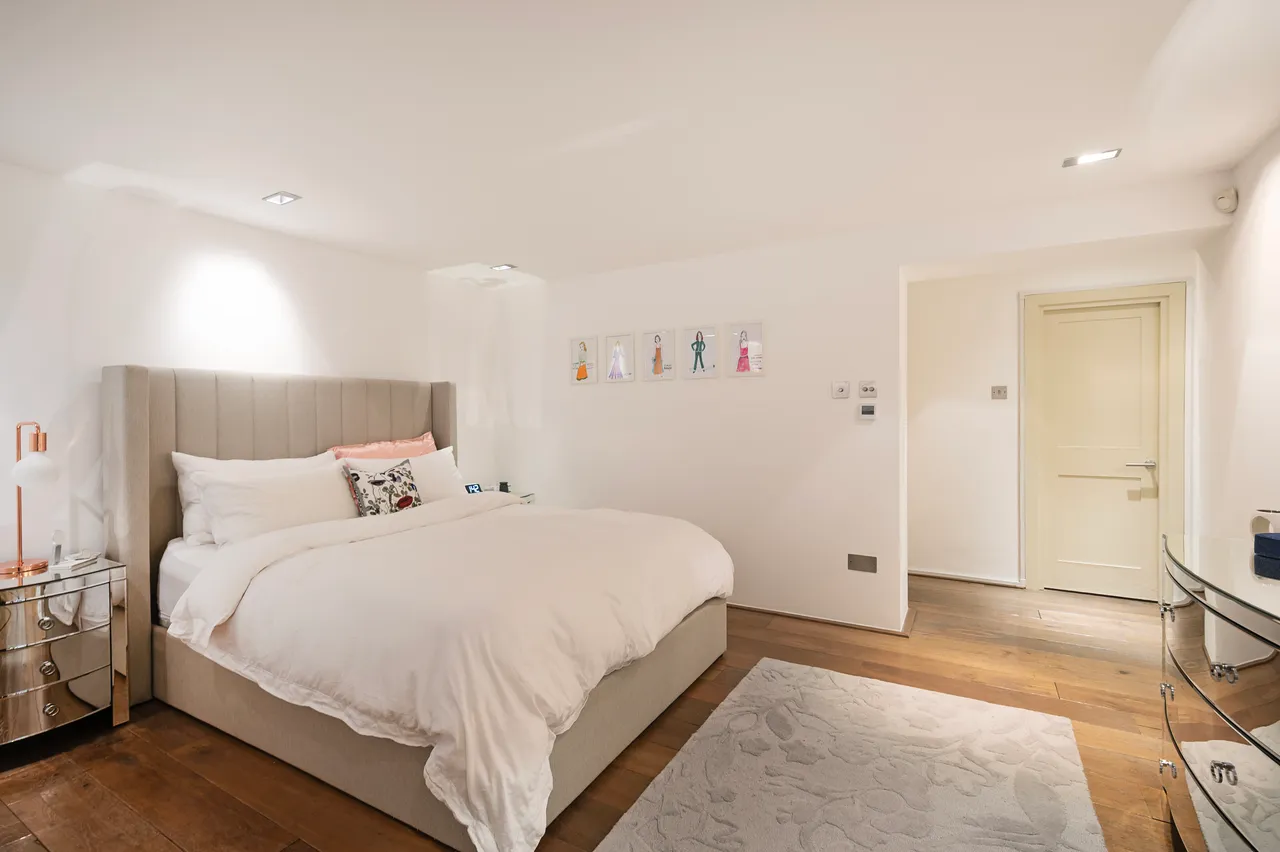 Flat 2, 16 Charles Square, London, photo 8