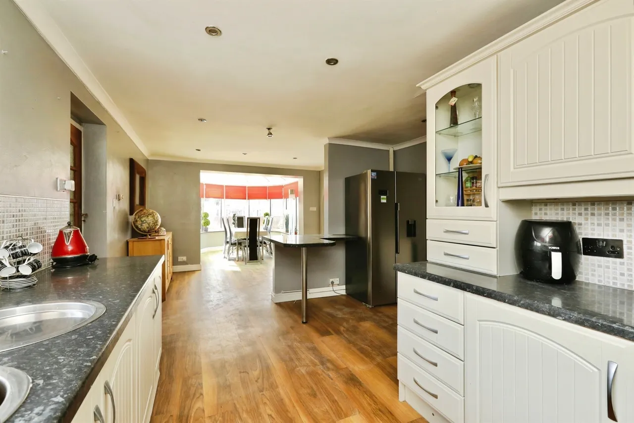 Broadwater Drive, Dunscroft, DN7, photo 13