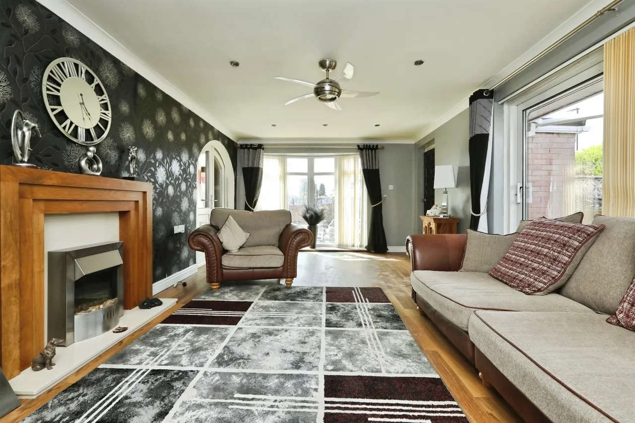 Broadwater Drive, Dunscroft, DN7, photo 6