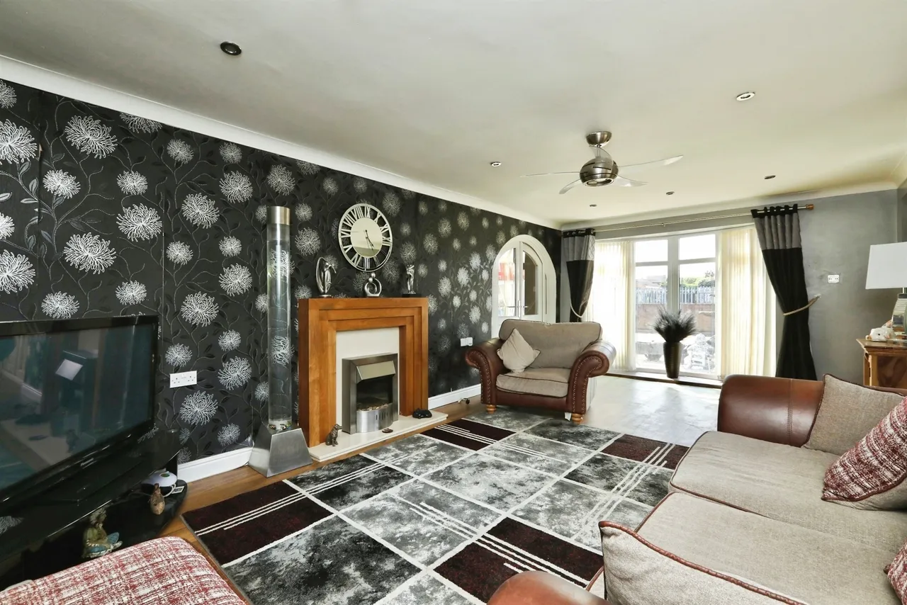 Broadwater Drive, Dunscroft, DN7, photo 5