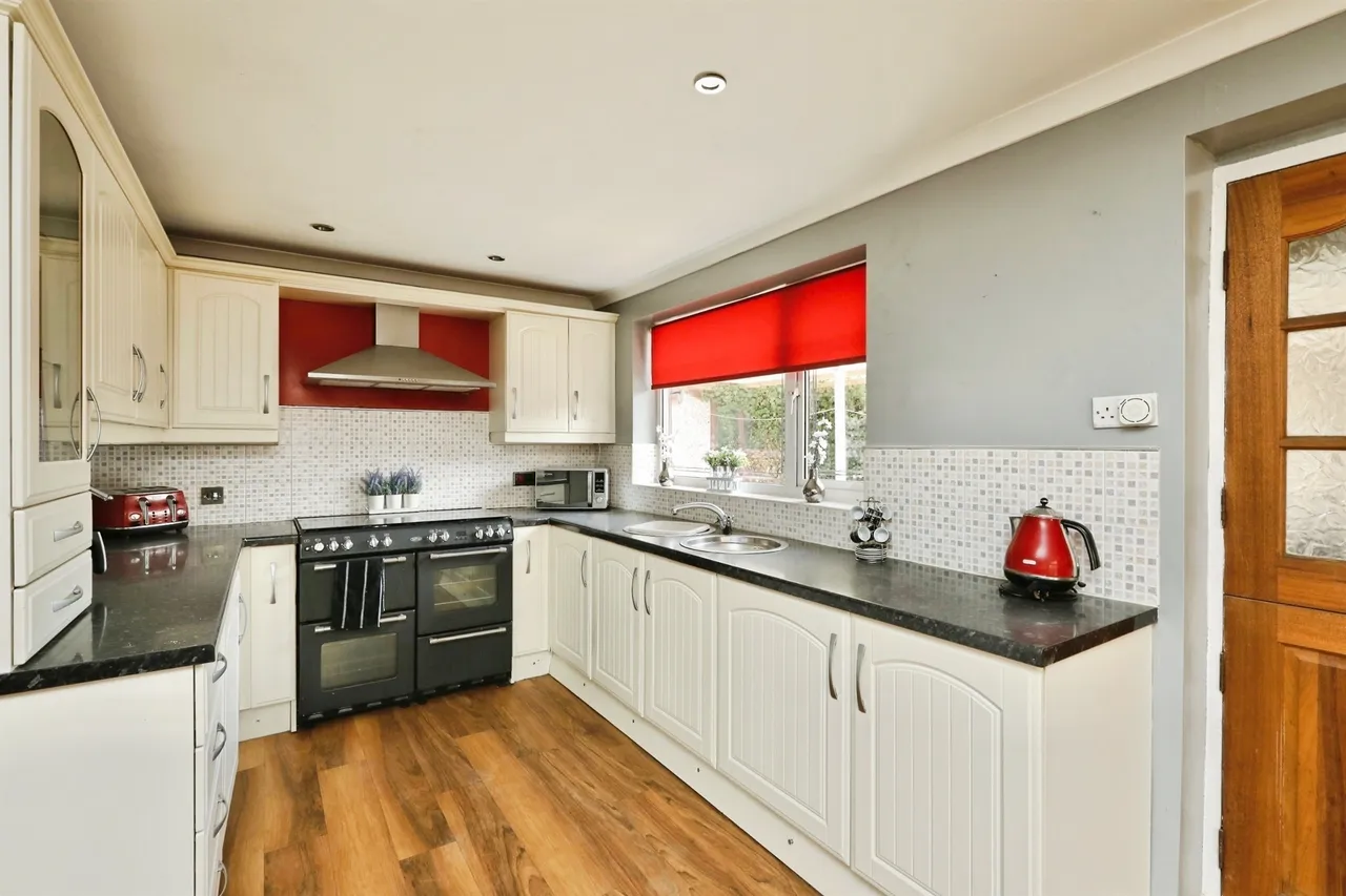 Broadwater Drive, Dunscroft, DN7, photo 9
