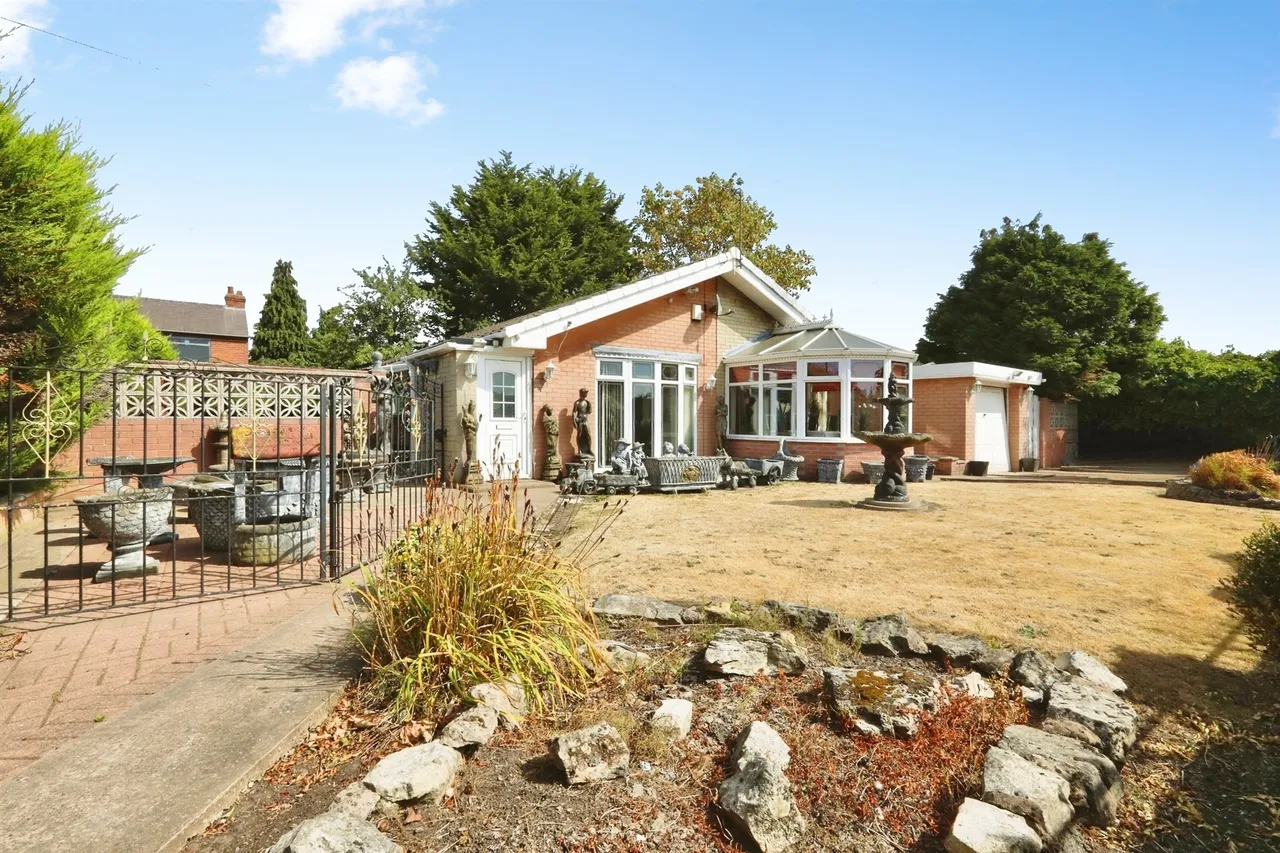 3 bed house for sale, Broadwater Drive, Dunscroft, DN7