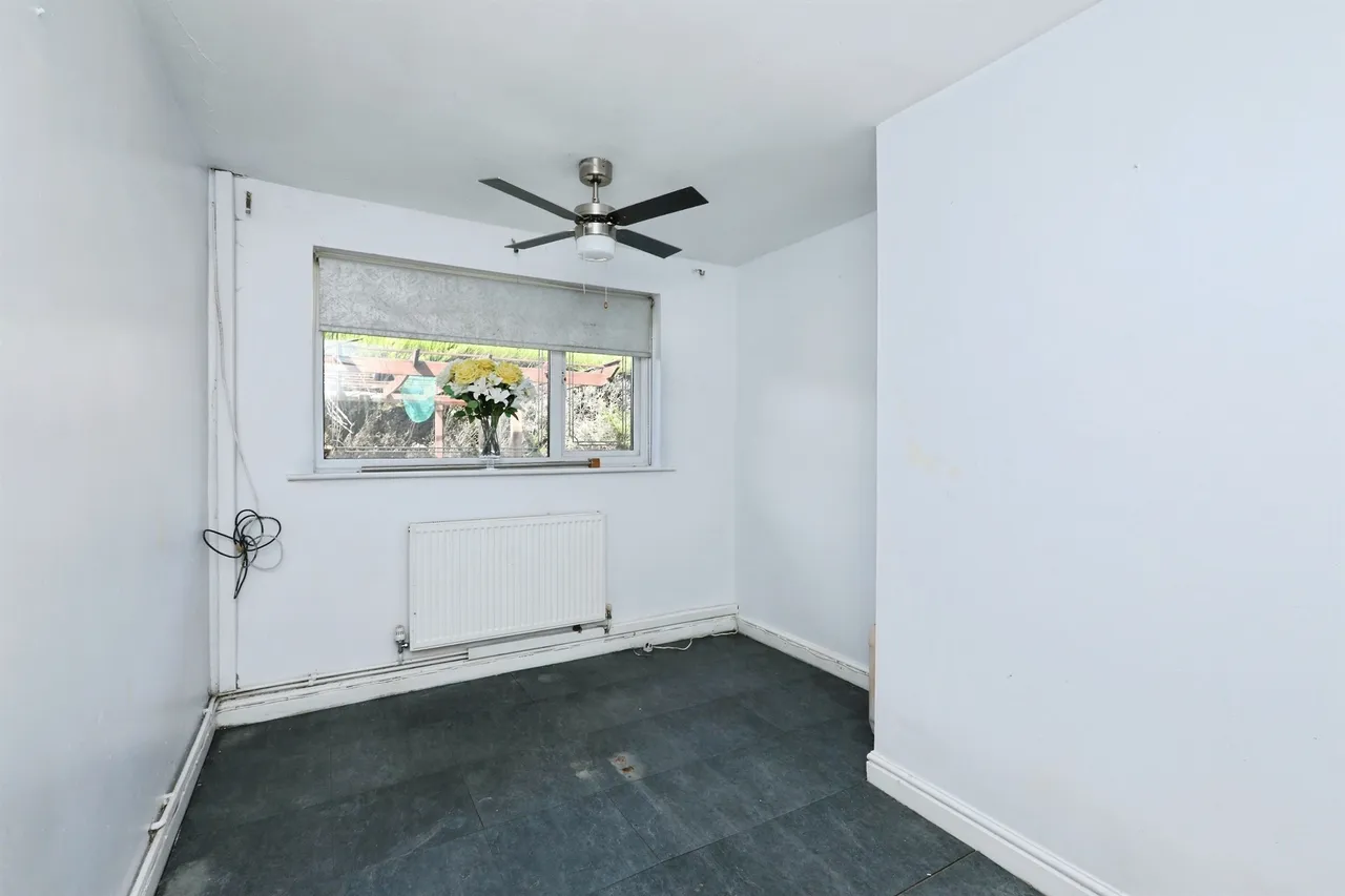 Broadwater Drive, Dunscroft, DN7, photo 12