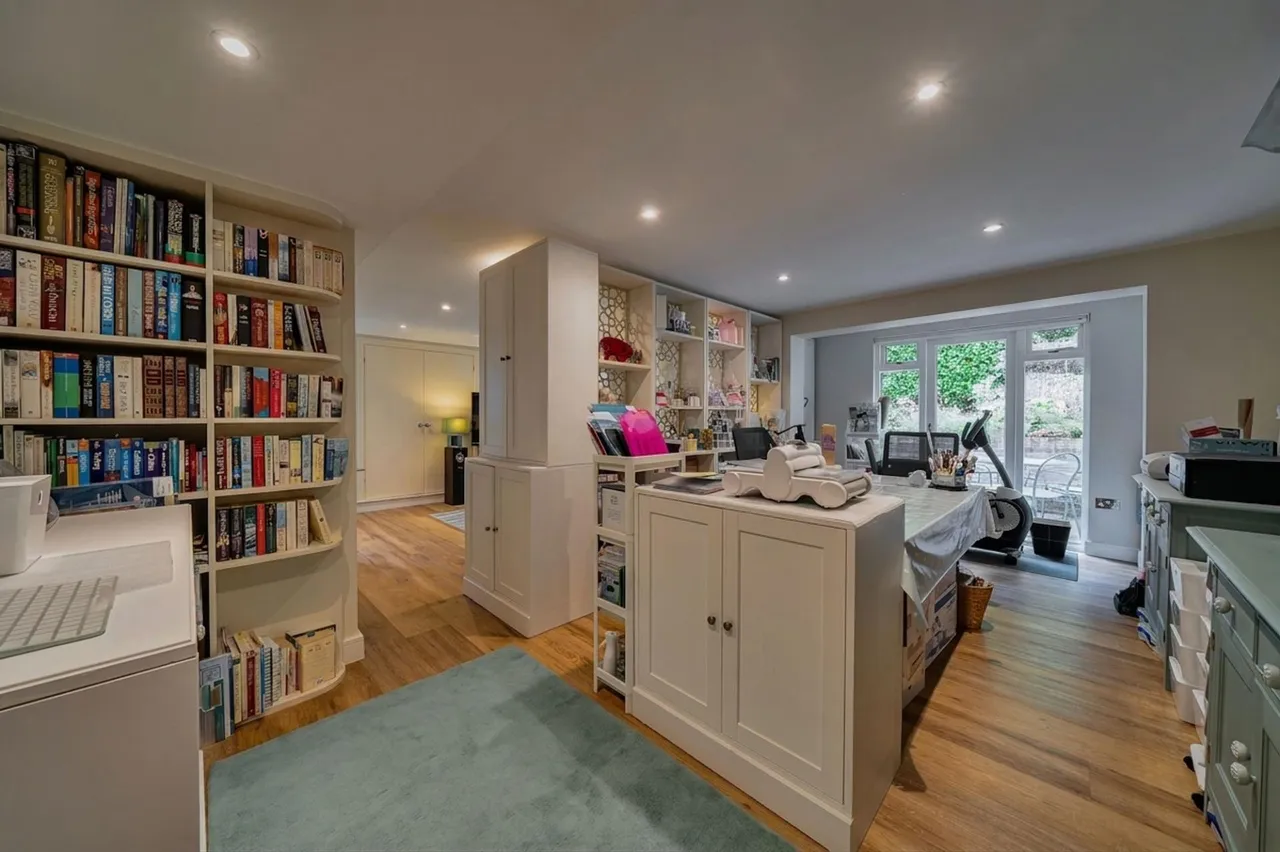 Long Hill, Woldingham, CR3, photo 13