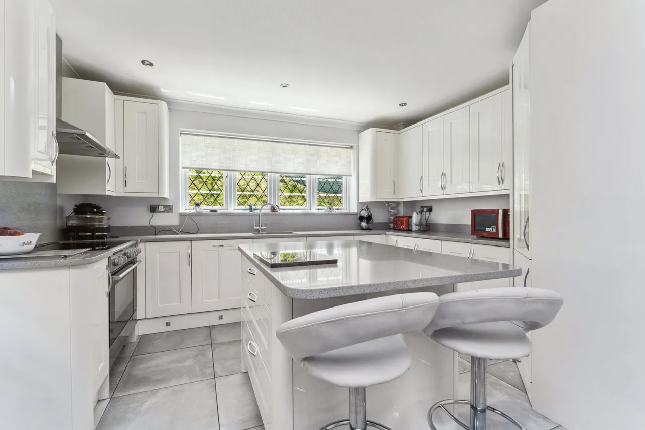 Old Watford Road, Bricket Wood, AL2, photo 3