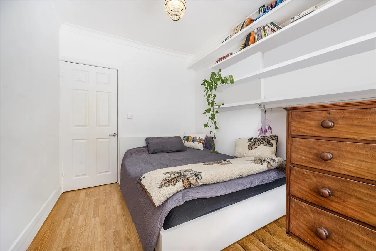 Brondesbury Road, Queens Park, Brent, photo 9