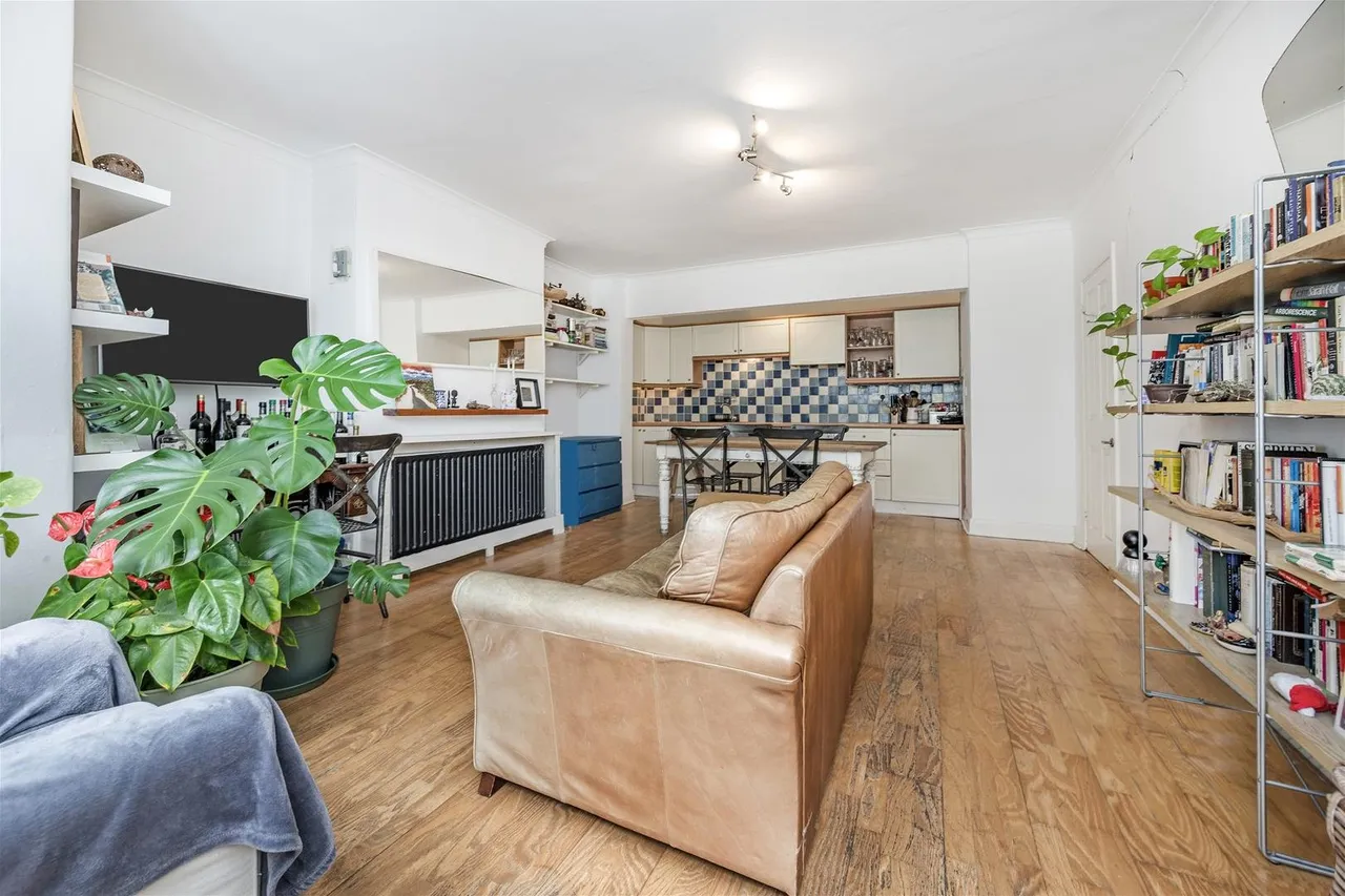 Brondesbury Road, Queens Park, Brent, photo 13