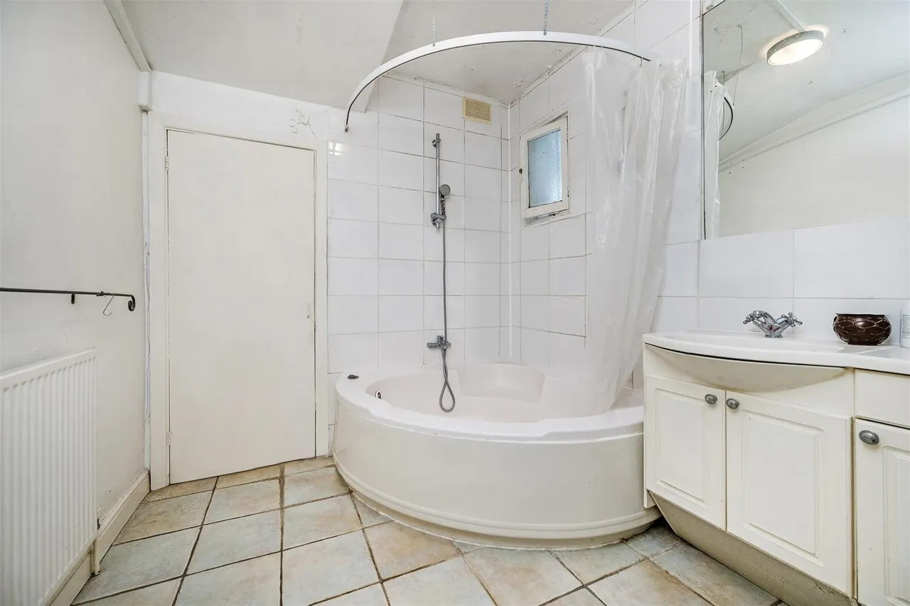 Brondesbury Road, Queens Park, Brent, photo 7