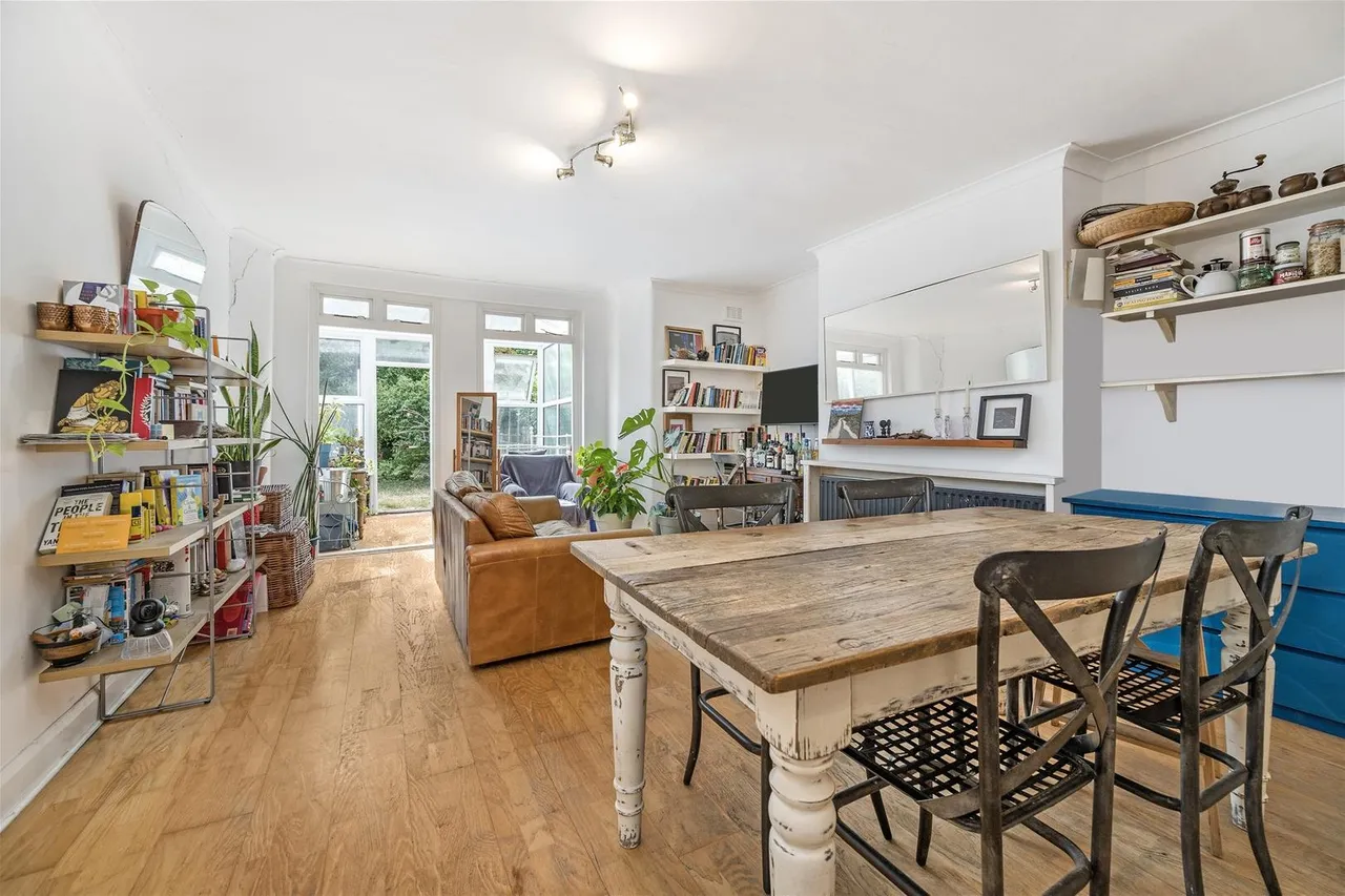 Brondesbury Road, Queens Park, Brent, photo 2