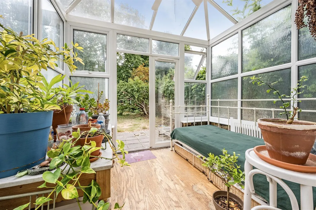 Brondesbury Road, Queens Park, Brent, photo 4