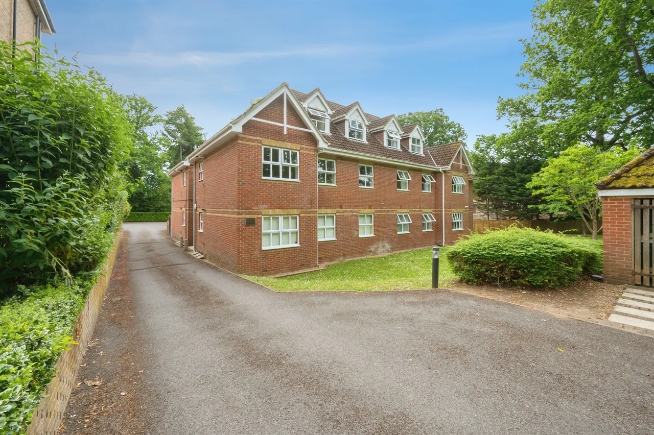 2 bed flat for sale — Hursley Road, Chandler's Ford, Eastleigh