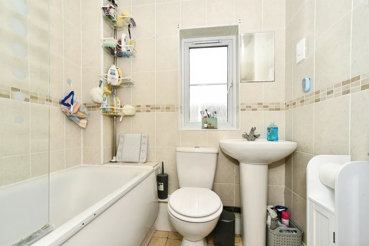 Honeysuckle Close, Calne, SN11, photo 14