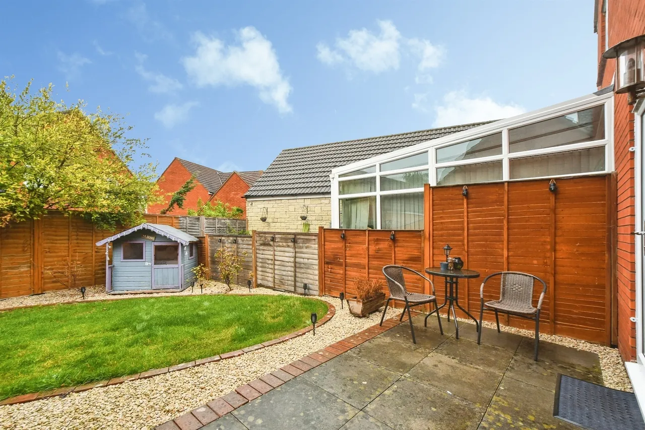 Honeysuckle Close, Calne, SN11, photo 15
