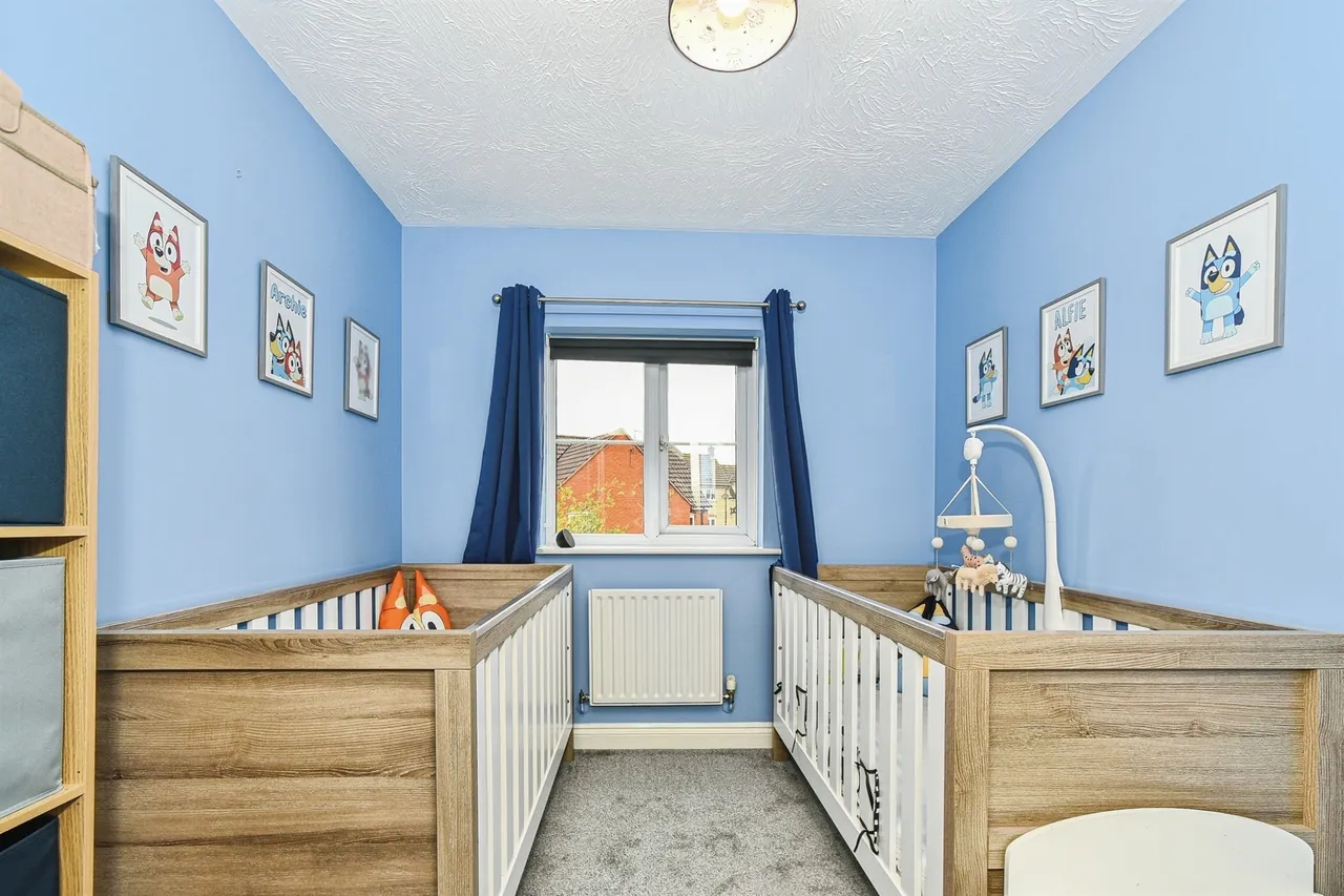 Honeysuckle Close, Calne, SN11, photo 13
