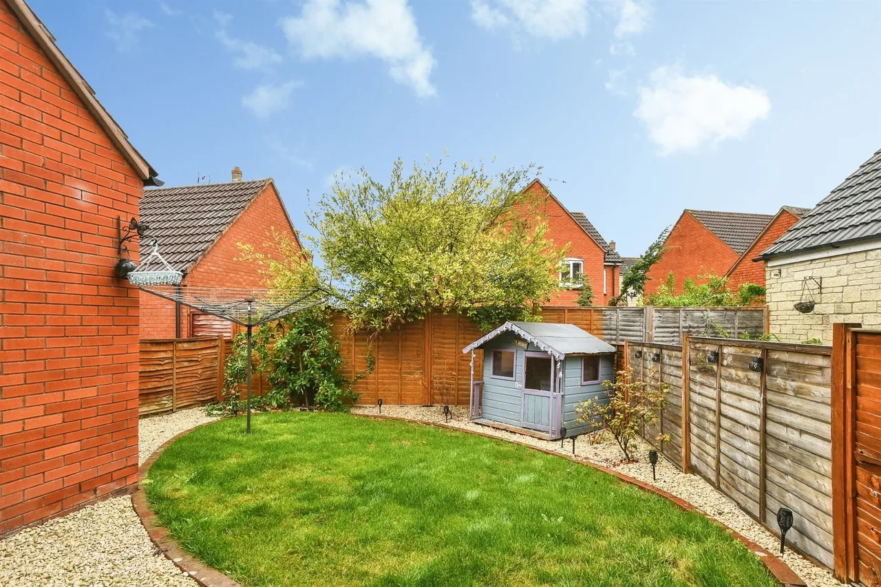 Honeysuckle Close, Calne, SN11, photo 16