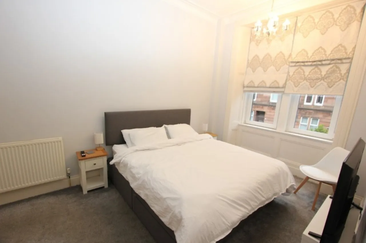 SHAWLANDS- STRATHYRE STREET-G41 3LW- FURNISHED, photo 12