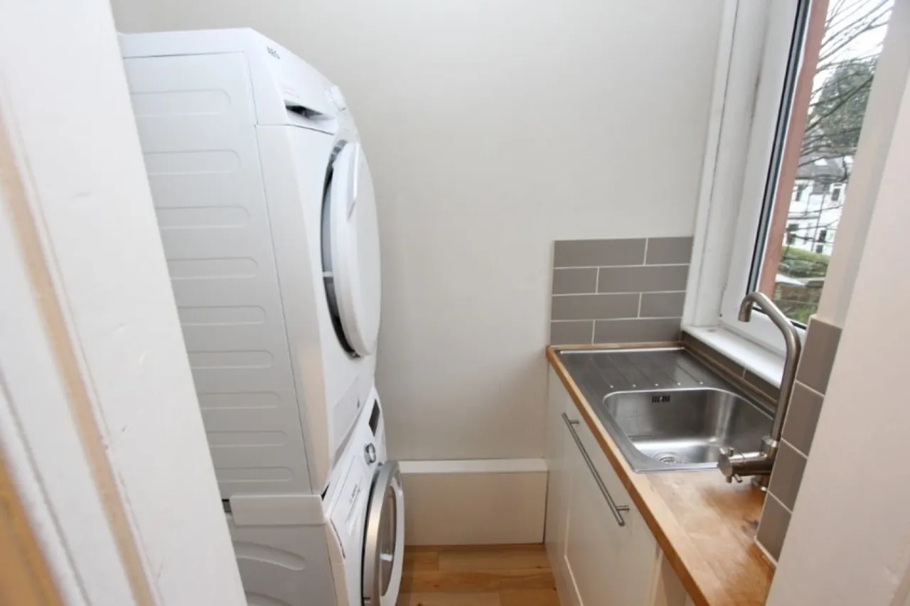 SHAWLANDS- STRATHYRE STREET-G41 3LW- FURNISHED, photo 11