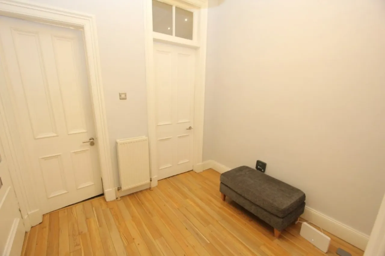 SHAWLANDS- STRATHYRE STREET-G41 3LW- FURNISHED, photo 4