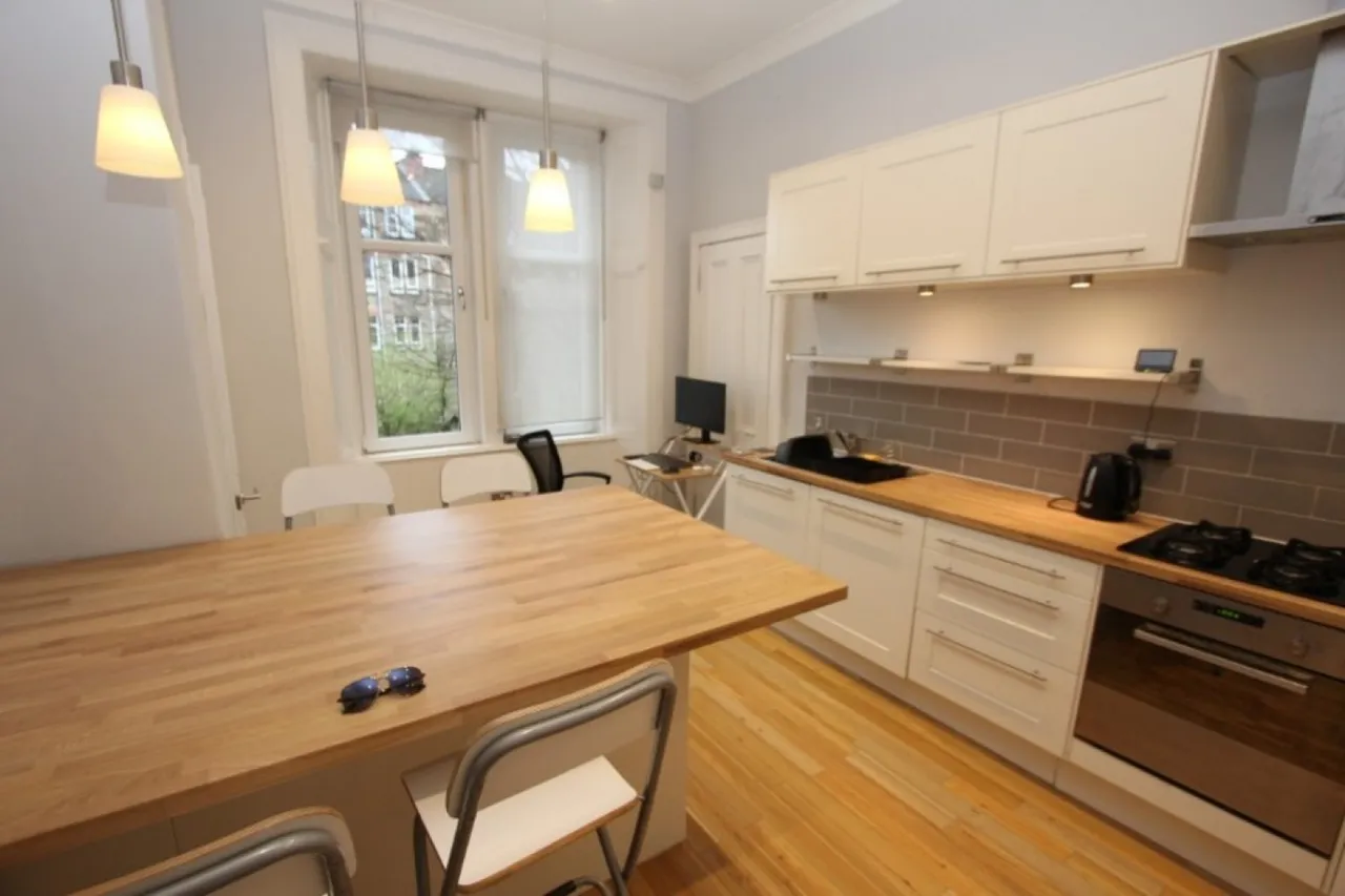 SHAWLANDS- STRATHYRE STREET-G41 3LW- FURNISHED, photo 8