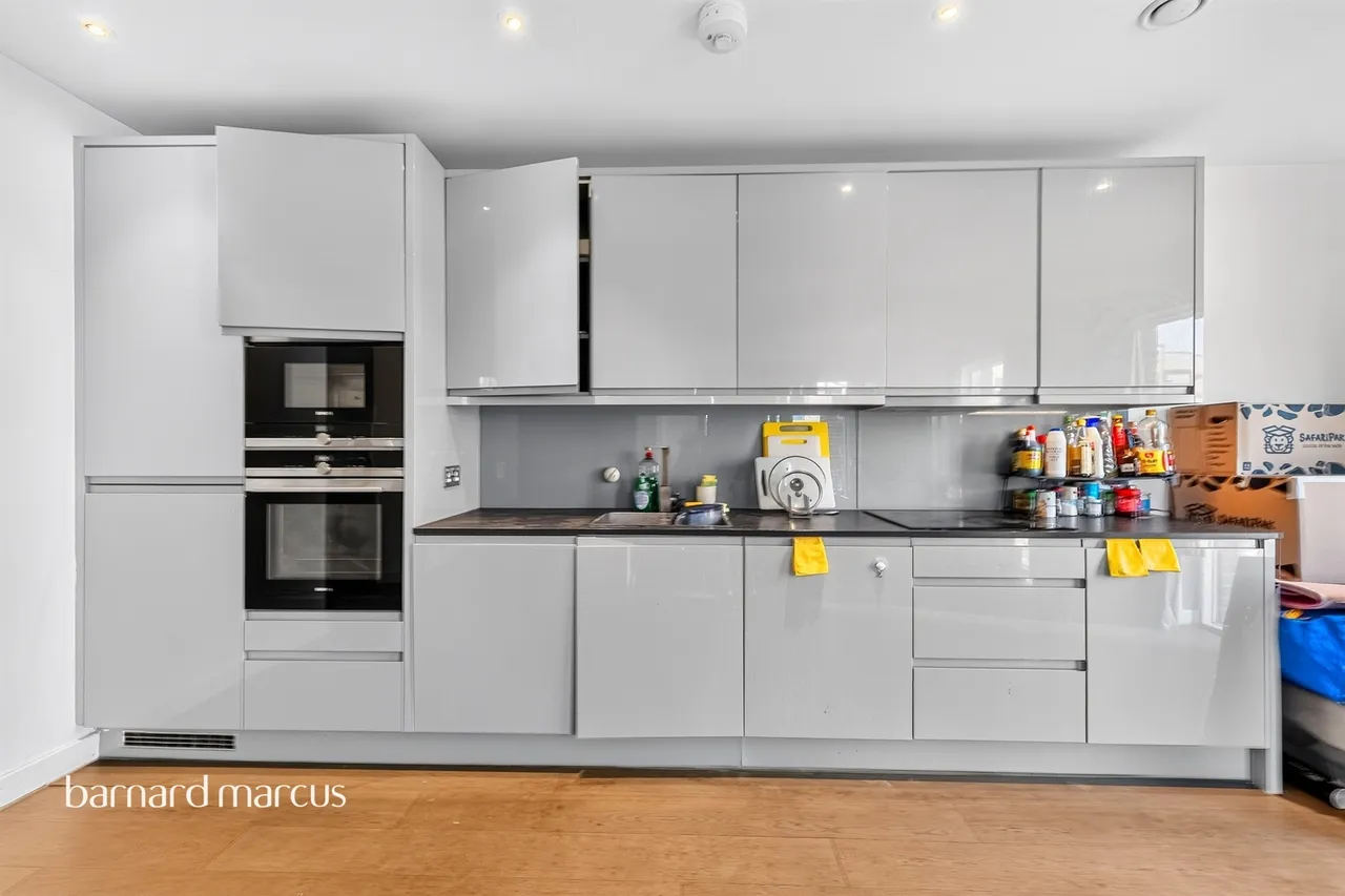 Lismore Boulevard, London, NW9, photo 13