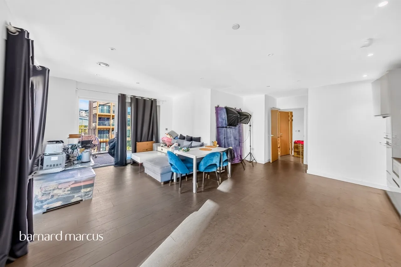 Lismore Boulevard, London, NW9, photo 2
