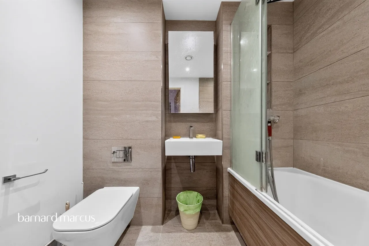 Lismore Boulevard, London, NW9, photo 19