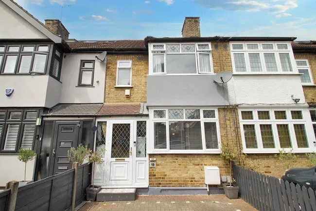 3 bed house for sale — Uplands Road, Woodford Green, IG8