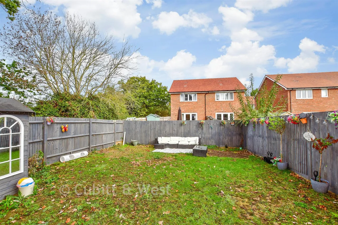 Diggins Grove, Chichester, PO20, photo 2