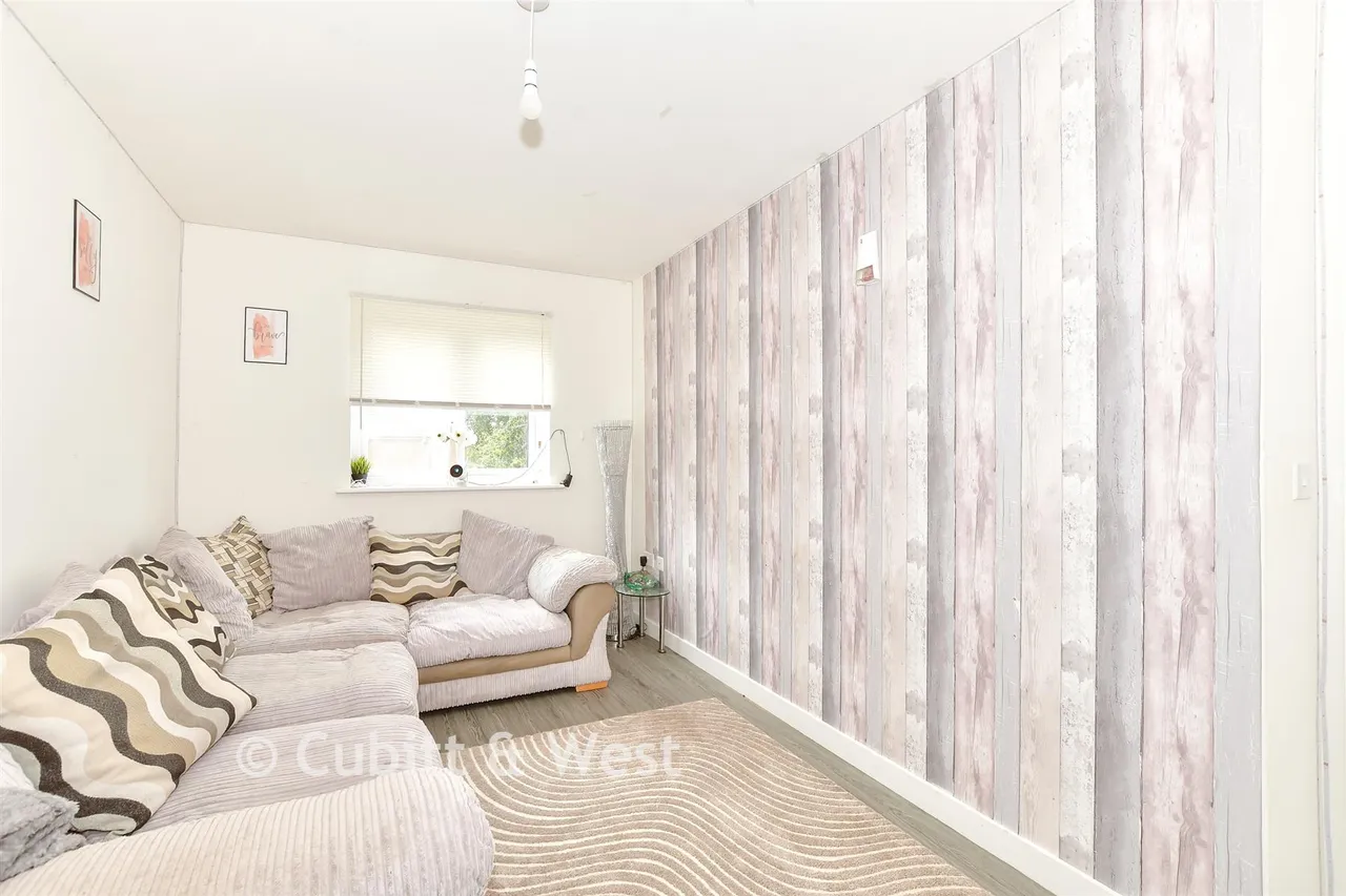 Diggins Grove, Chichester, PO20, photo 11