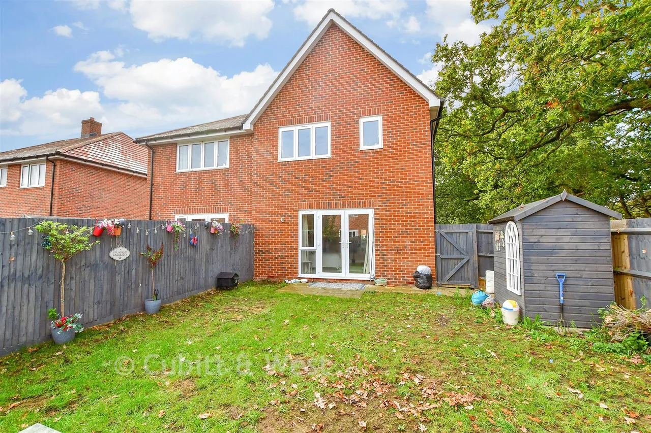 Diggins Grove, Chichester, PO20, photo 13