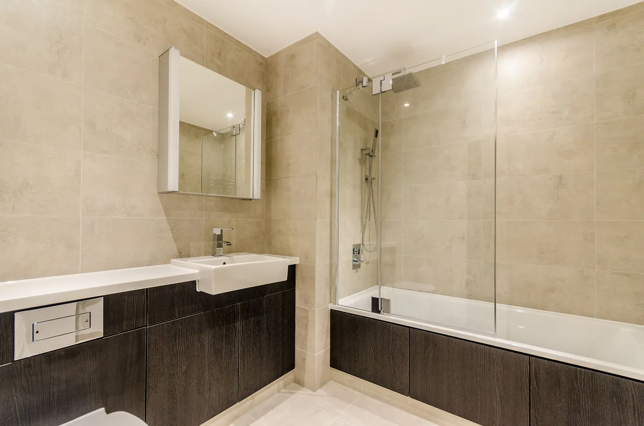 Flat 42, Wyndham Apartments, 60 River Gardens Walk, London, photo 8