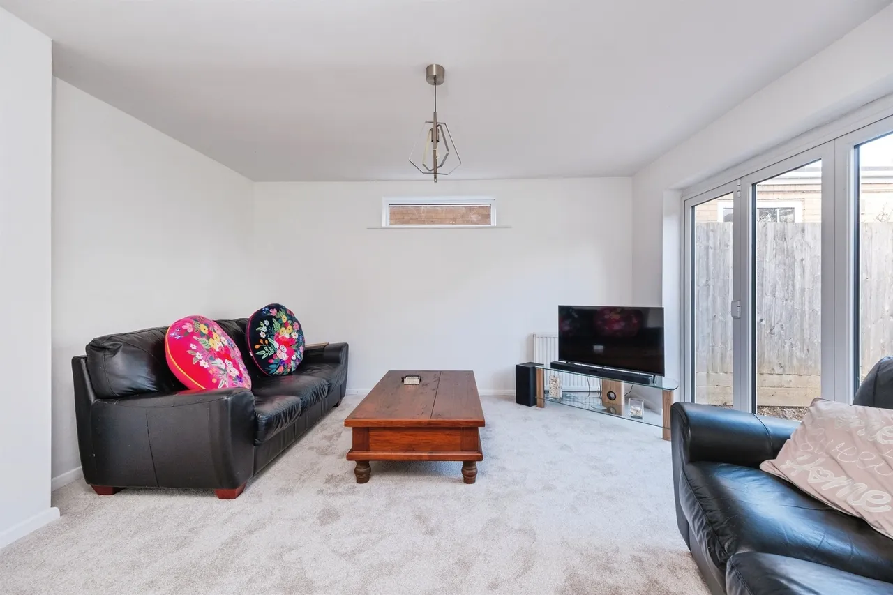 Busby Close, Buckingham, MK18, photo 2