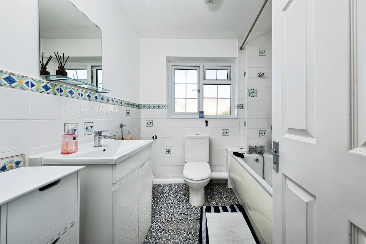 Busby Close, Buckingham, MK18, photo 17