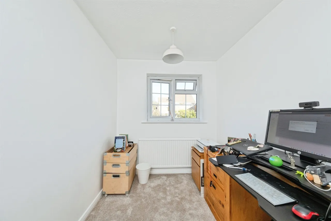 Busby Close, Buckingham, MK18, photo 16
