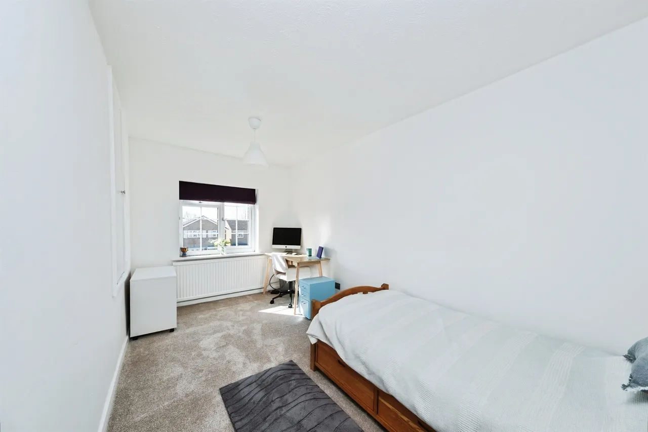 Busby Close, Buckingham, MK18, photo 15