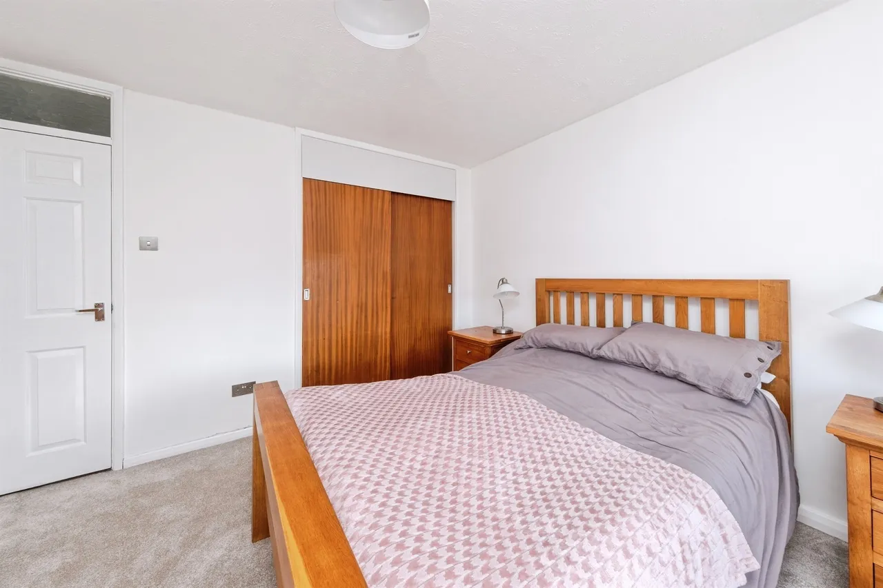 Busby Close, Buckingham, MK18, photo 13