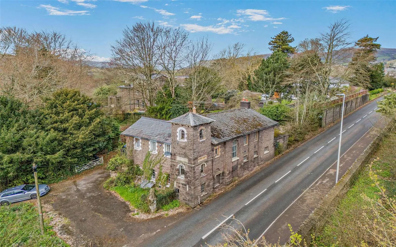 4 bed house for sale — Monmouth Road, Abergavenny, Monmouthshire, NP7 9SW