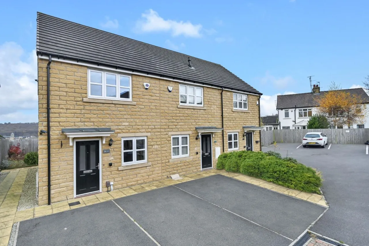 2 bed house for sale — Brompton Drive, Bradford