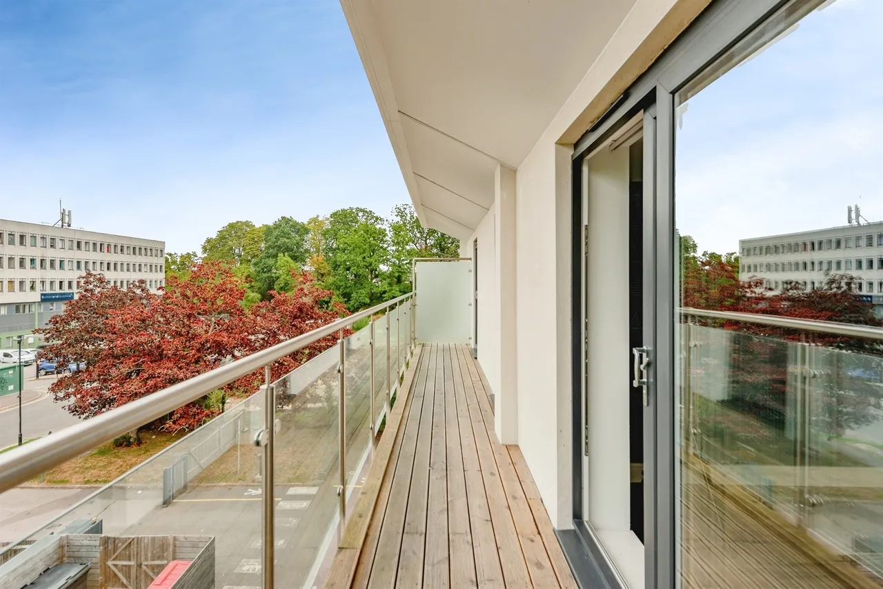 Russell Way, Crawley, photo 6