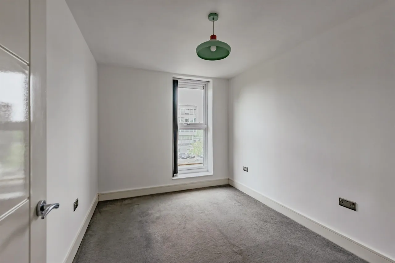 Russell Way, Crawley, photo 9