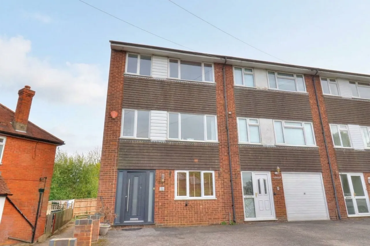 4 bed house for sale, New Road, Stokenchurch, HP14
