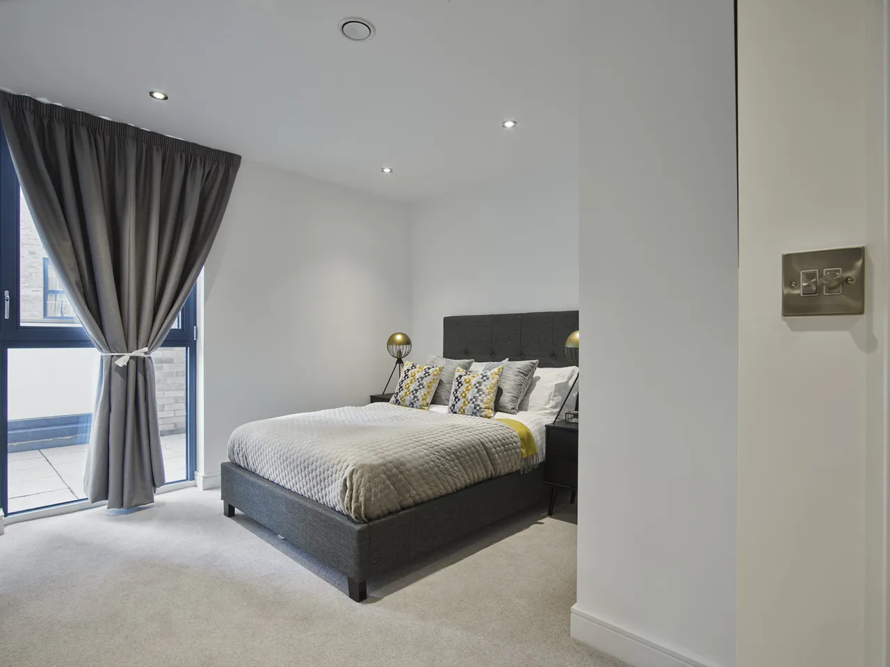 Montrose Crescent, WEMBLEY, photo 2
