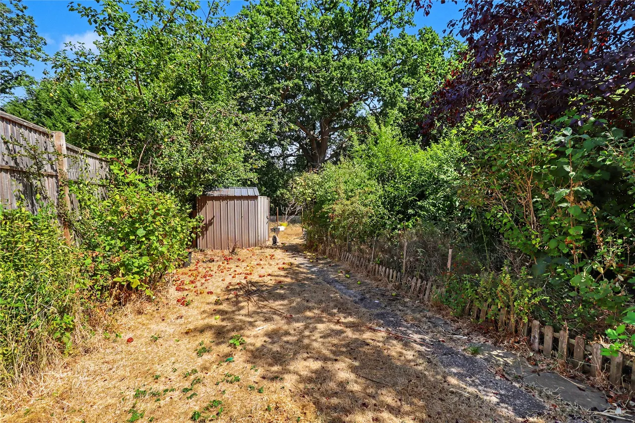 Robin Hood Road, St. Johns, GU21, photo 12