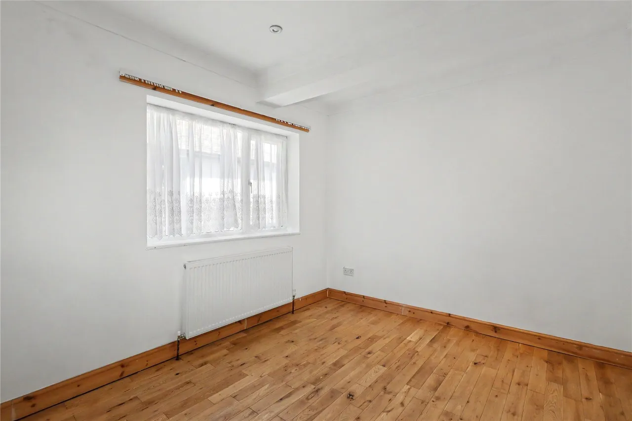 Robin Hood Road, St. Johns, GU21, photo 7