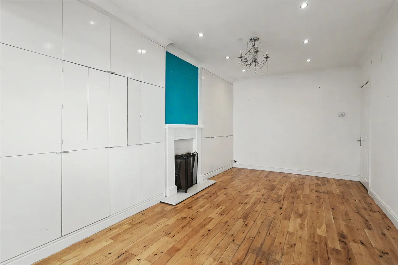 Robin Hood Road, St. Johns, GU21, photo 5