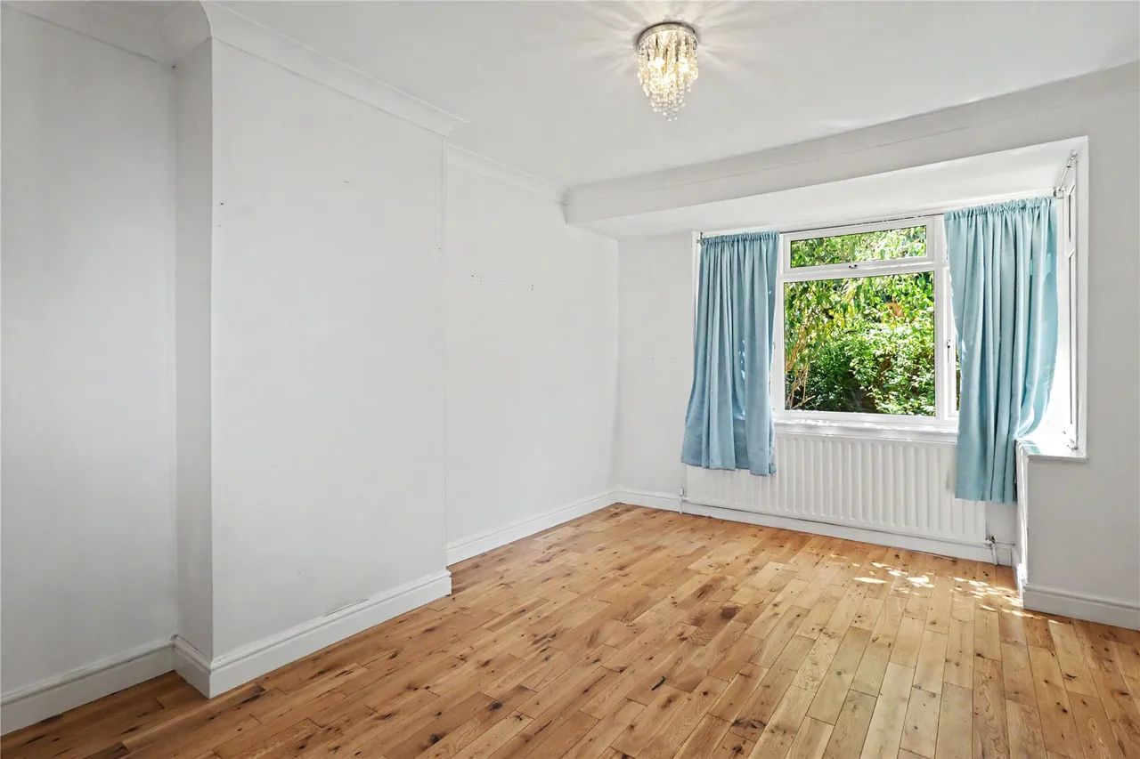 Robin Hood Road, St. Johns, GU21, photo 8