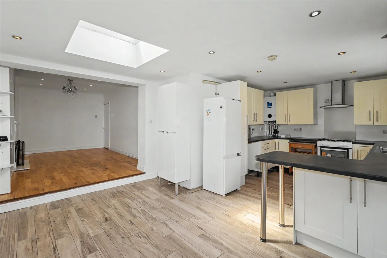 Robin Hood Road, St. Johns, GU21, photo 9