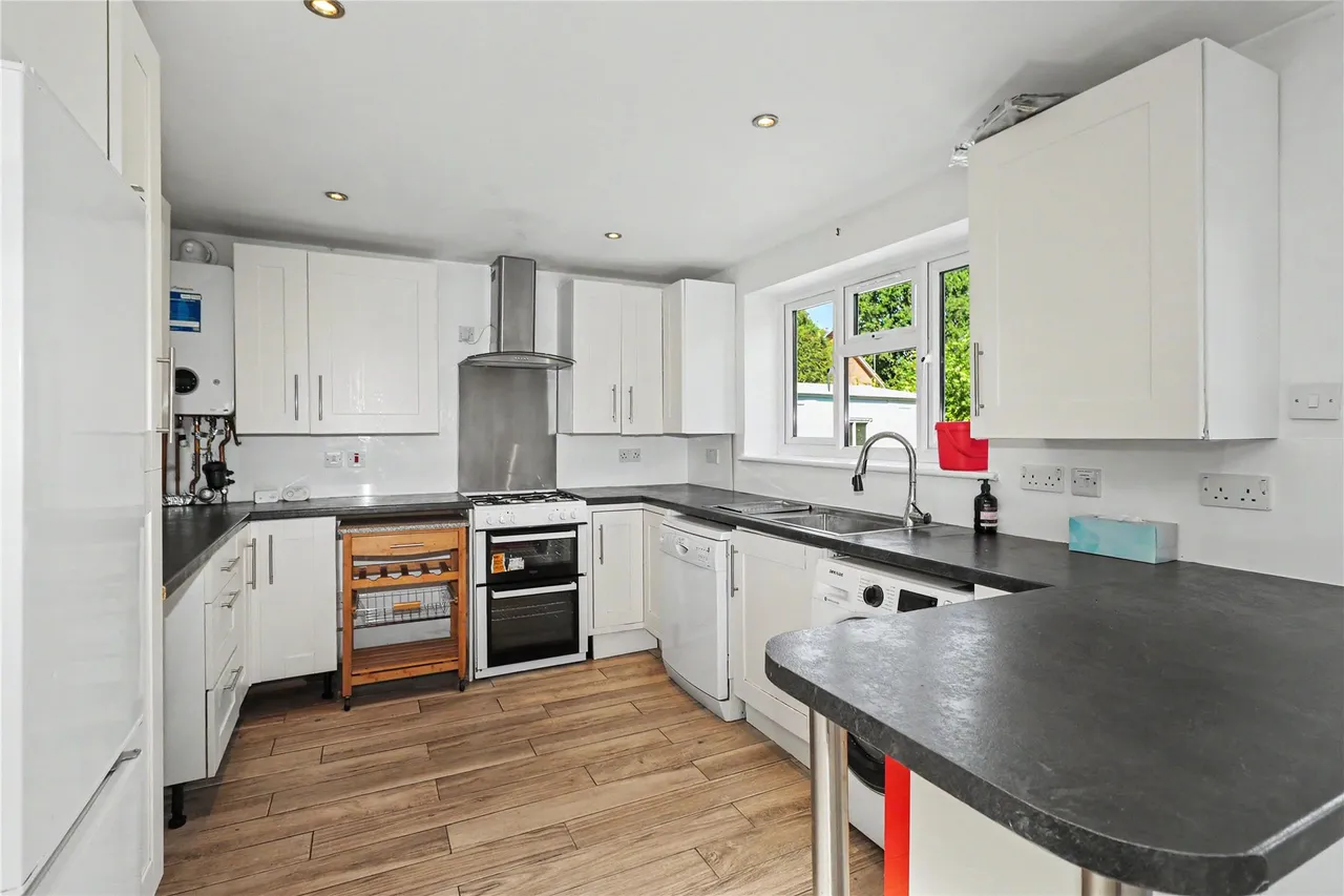 Robin Hood Road, St. Johns, GU21, photo 2