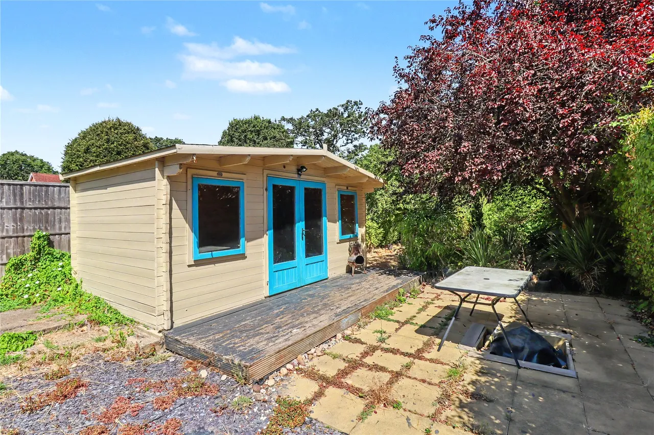 Robin Hood Road, St. Johns, GU21, photo 11